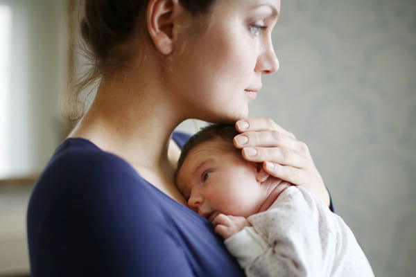 Trầm cảm sau sinh : Cơn “ác mộng” với mẹ bầu