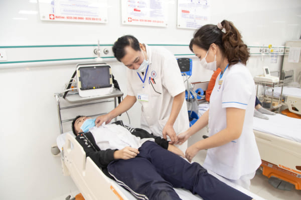 Cấp cứu kịp thời bệnh nhi bị tai nạn giao thông ngay trước thềm năm mới