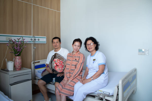 Phẫu thuật nội soi cấp cứu thành công sản phụ ngoại quốc mang thai ngoài tử cung