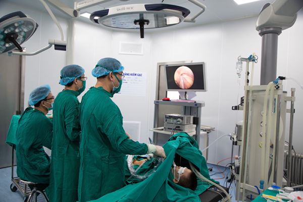 Điều trị triệt để bệnh nang thừng tinh ở trẻ em bằng phẫu thuật nội soi