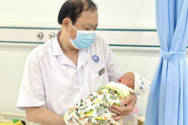 Ca song phẫu đặc biệt cho sản phụ khiếm khuyết âm đạo bẩm sinh