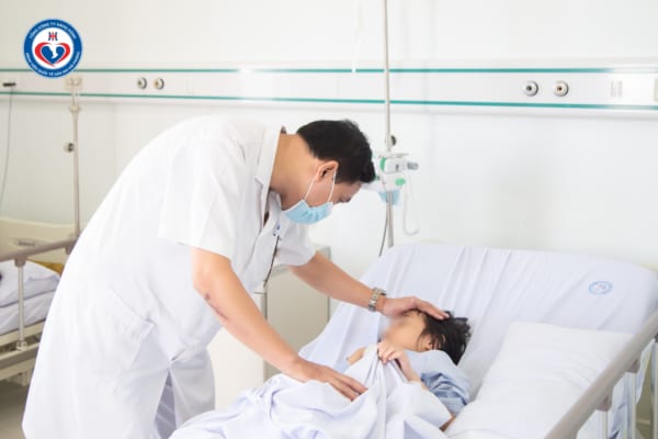 Bé gái 11 tuổi nhập viện cấp cứu vì u nang buồng trứng xoắn – Cảnh báo cho các bậc phụ huynh