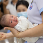 Tổ chức định kỳ lớp học chăm sóc hậu sản miễn phí với chủ đề: Chăm sóc mẹ và bé sau sinh – Những điều cơ bản cần biết
