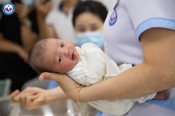 Tổ chức định kỳ lớp học chăm sóc hậu sản miễn phí với chủ đề: Chăm sóc mẹ và bé sau sinh – Những điều cơ bản cần biết