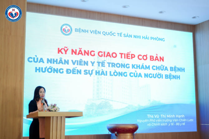 Tổ chức lớp tập huấn “Kỹ năng giao tiếp cơ bản của nhân viên y tế trong khám chữa bệnh hướng đến sự hài lòng của người bệnh” cho CBNV y tế hệ thống Bệnh viện, Phòng khám thuộc Tổng công ty Hàng Kênh