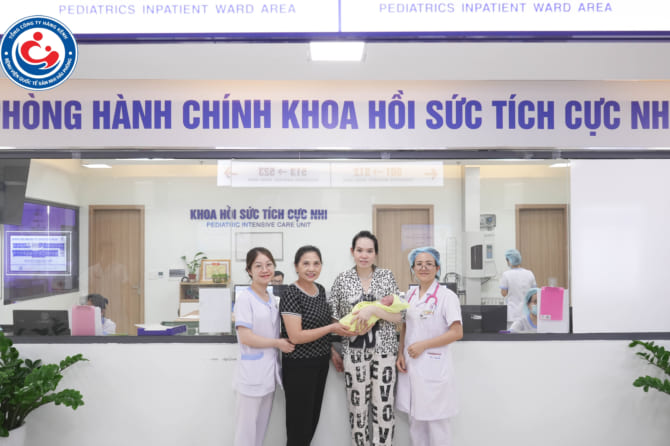 Khoa Hồi sức tích cực Nhi đã kịp thời cấp cứu điều trị thành công ca sơ sinh tràn khí màng phổi nặng