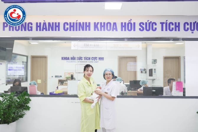 Sinh non với cân nặng 1300gram, em bé cán mốc 2300gram sau 6 tuần điều trị