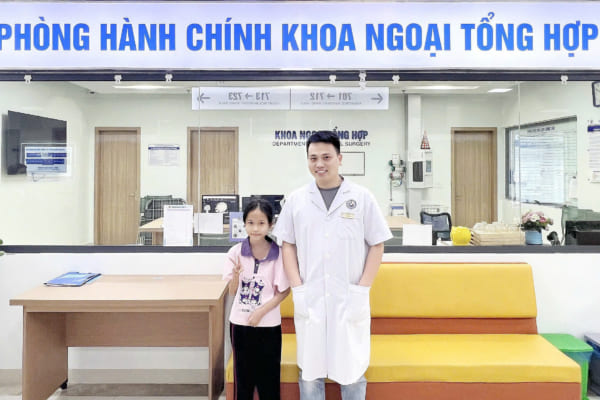 Phẫu thuật khẩn cấp cứu bé 10 tuổi bị viêm xương tủy mủ nặng và sốc nhiễm khuẩn tại Bệnh viện Quốc tế Sản Nhi Hải Phòng