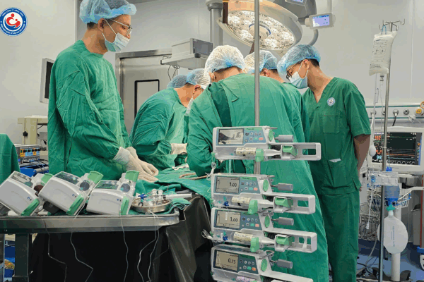 Vượt “cửa tử” ngay khi chào đời – Em bé sơ sinh 2 ngày tuổi tắc ruột bẩm sinh, nhiễm khuẩn sơ sinh được cứu sống tại Bệnh viện Quốc tế Sản Nhi Hải Phòng