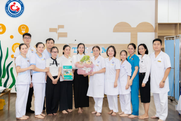 Bệnh viện Quốc tế Sản Nhi Hải Phòng tổ chức khám sức khỏe cho các bé Trường Mầm Non Hải Đăng Xanh.