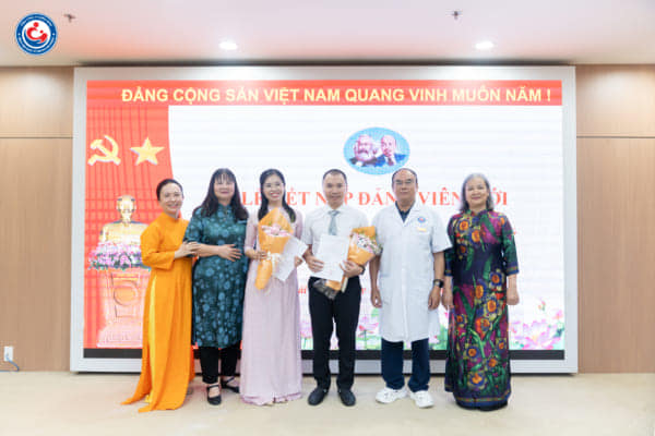 Chi bộ Khối Văn phòng tổ chức Lễ kết nạp đảng viên mới