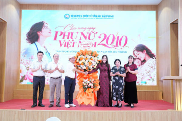 Bệnh viện Quốc tế Sản Nhi Hải Phòng: Tôn vinh những bông hoa ngành Y nhân ngày 20/10