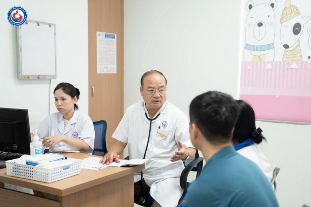Thời điểm giao mùa thu – đông, thời tiết thay đổi thất thường, trẻ nhỏ dễ gặp các vấn đề về sức khỏe, đặc biệt là các bệnh đường hô hấp và bệnh truyền nhiễm.